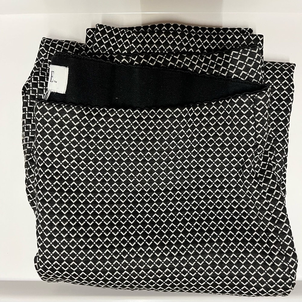 Woman’s Elle Black and White Size Large Dress Pants